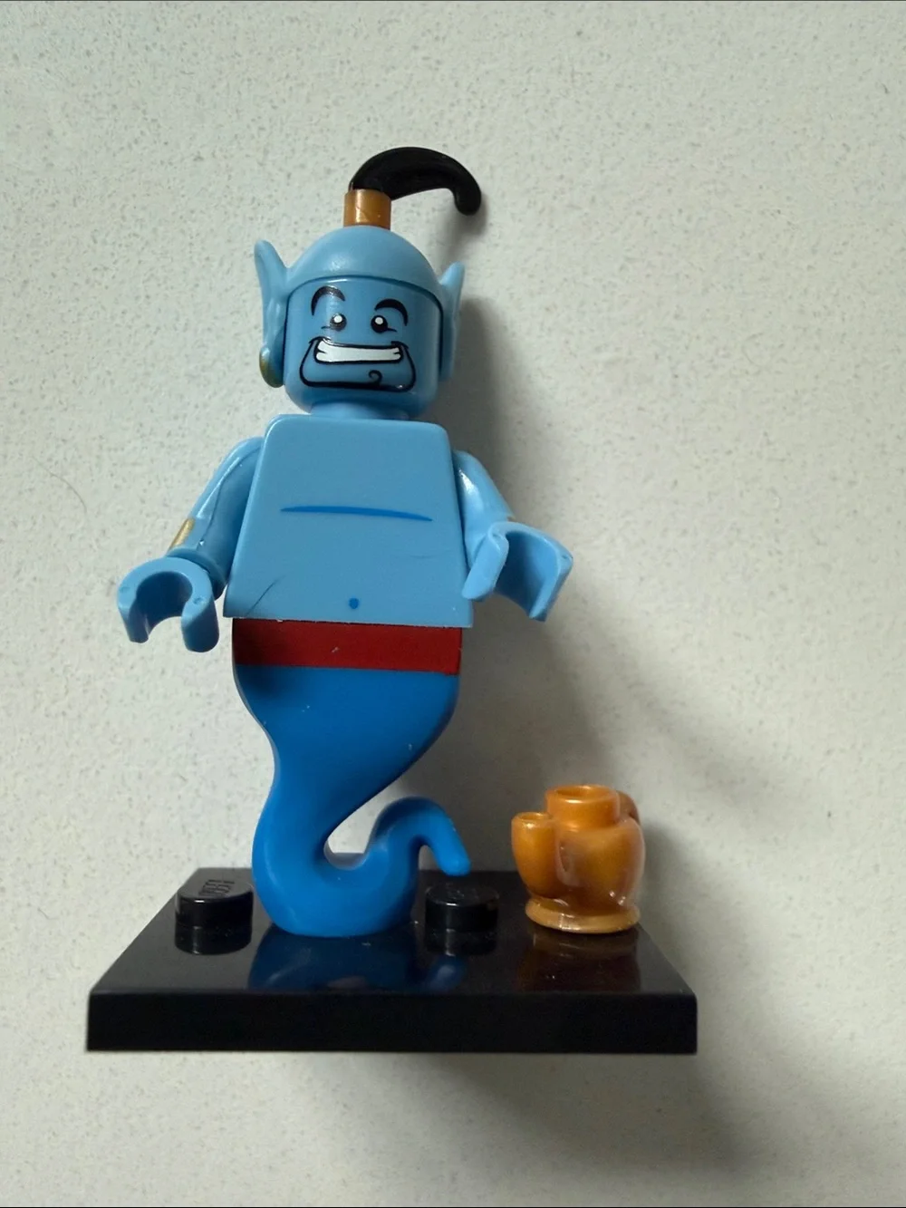 LEGO Disney Series Genie and Magic Lamp Collectible Minifigure (71012)